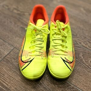 Nike Mercurial indoor soccer shoes - Boys Size 7